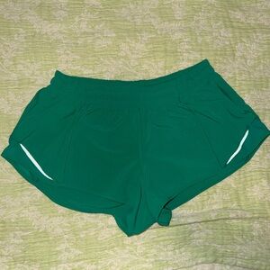 Green hotty hot low-rise lined short 2.5